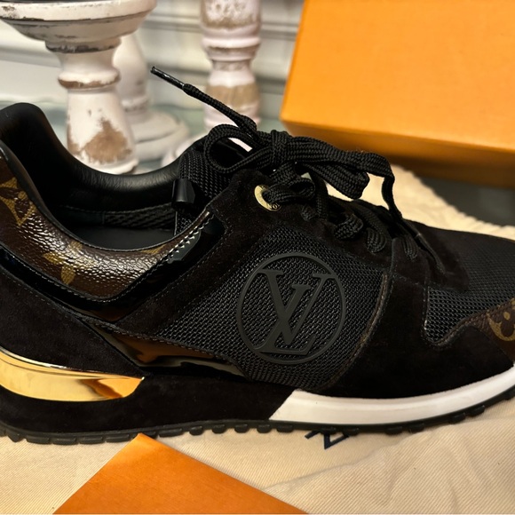 LOUIS VUITTON RUN AWAY SNEAKERS excellent condition . Size 38 1/2 - Picture 6 of 13